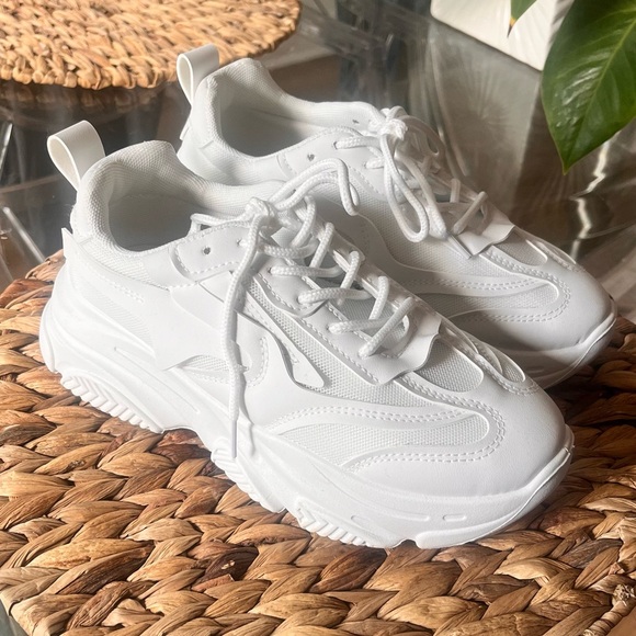 Fashion Nova Sport Running shoes - Picture 2 of 4